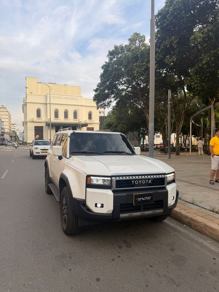 Toyota prado  TXL 2025 - imagen secundaria 2