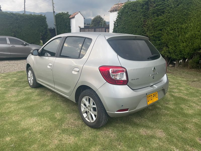 2018 RENAULT SANDERO DYNAMIQUE 16 válvulas PERFECTO. ASEGURABLE CREDITO BANCARIO - imagen secundaria 2