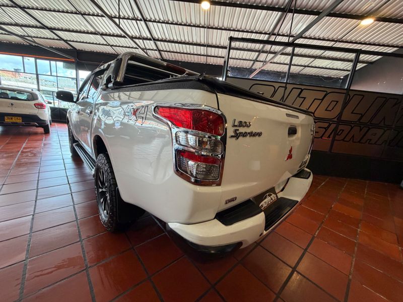 Mitsubishi L200 Sportero 4x4 2.5 Diesel mecánico 2017 - imagen secundaria 2