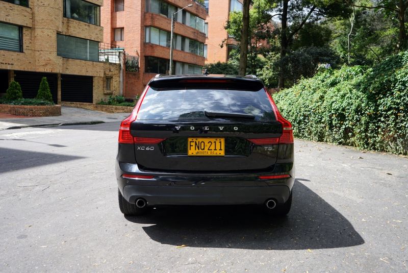 Volvo XC60 T5 Modelo 2019 - imagen secundaria 2