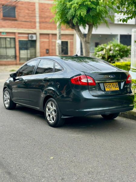 FORD FIESTA SE MECANICO MODELO 2011 - imagen secundaria 2