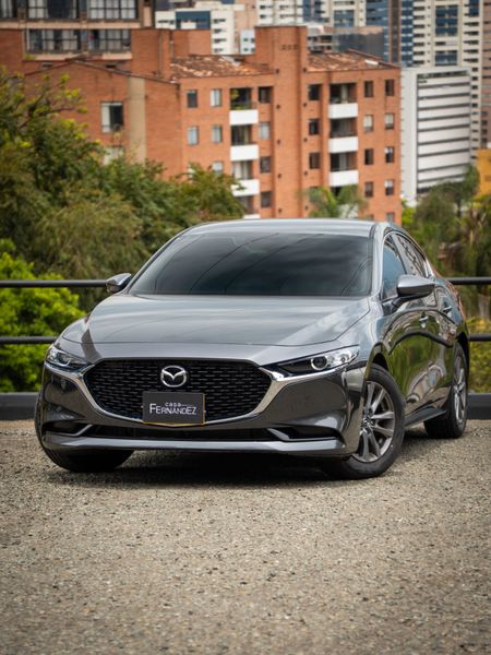 Mazda 3 Touring híbrido 2027 - imagen 1