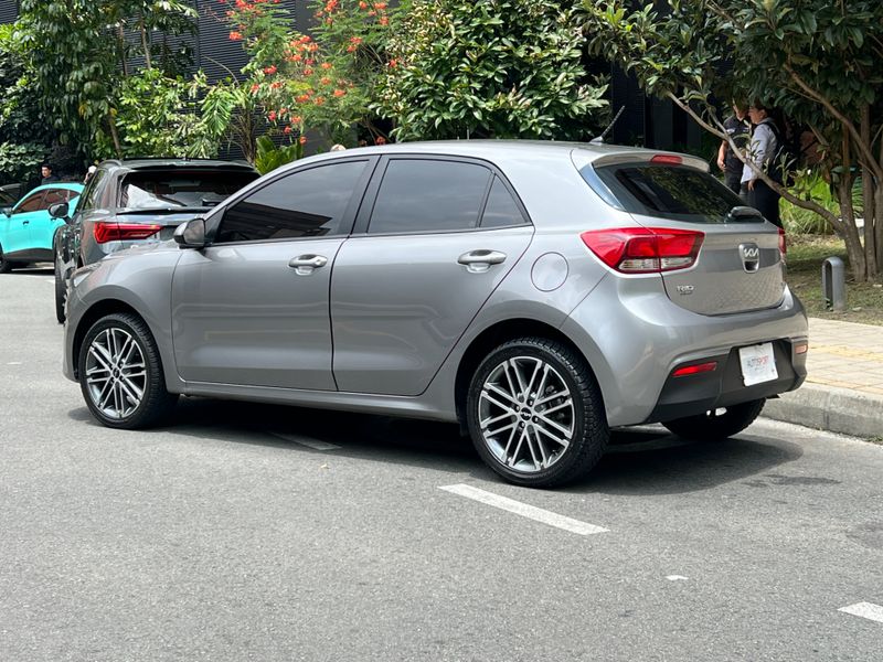 KIA Rio Vibrant 2023 - imagen secundaria 2