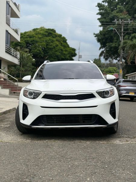 Kia stonic 2023 híbrida full - imagen secundaria 2