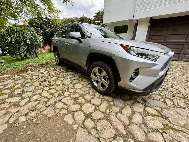 TOYOTA RAV 4 LIMITED HIBRIDA - imagen secundaria 2