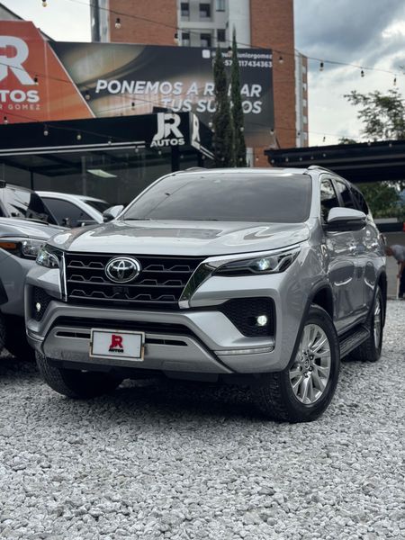 TOYOTA FORTUNER SRV 2022 - imagen secundaria 1