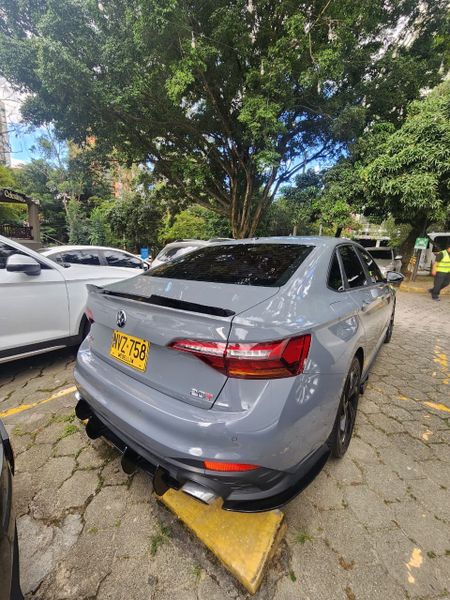 Volkswagen Jetta GLI 2024 2.0 Turbo - imagen secundaria 2