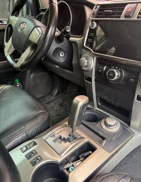 Toyota 4Runner SR5 2012 - imagen secundaria 2