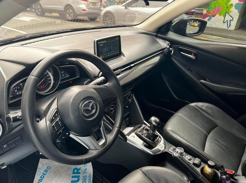 Mazda 2 Touring Hatchback 2017 - imagen secundaria 1