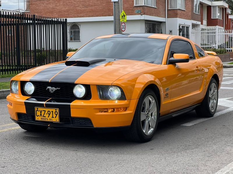 FORD MUSTANG 2007 45000 kilómetros impecable - imagen secundaria 1