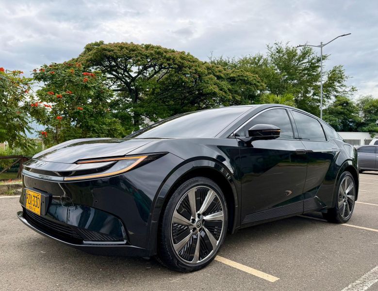 Toyota bZ5 S-Mart 100 eléctrico 2025 - imagen secundaria 1