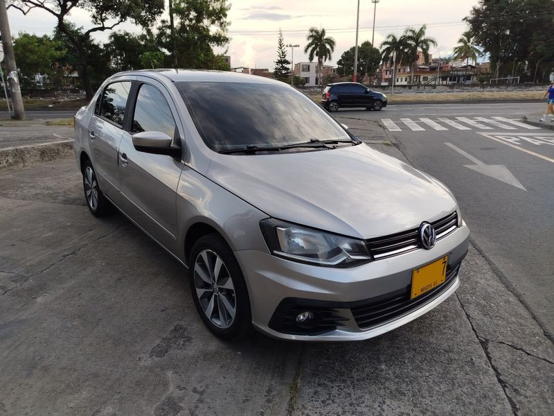 Volkswagen Voyage Highline 1.6L MT Mod. 2017 - imagen secundaria 2