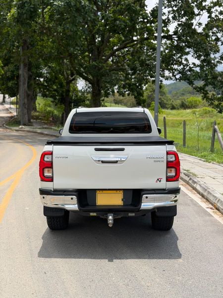 TOYOTA HILUX  2022  2.8 DIESEL AUT  4x4 - imagen secundaria 2
