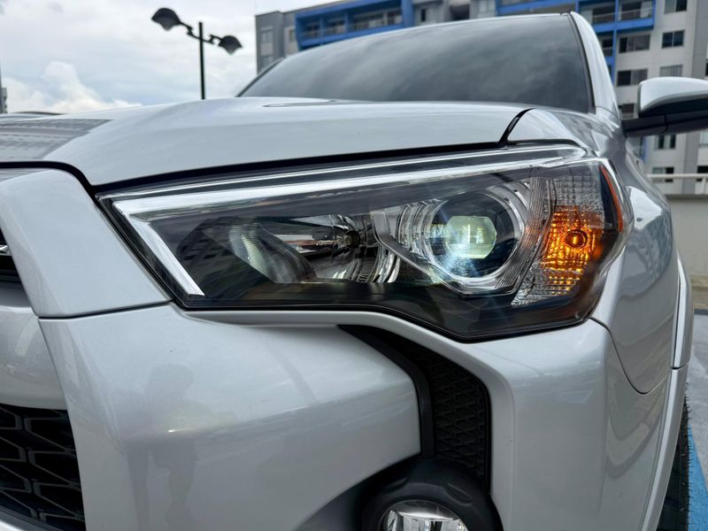 Toyota 4Runner SR5 2023 - imagen secundaria 1