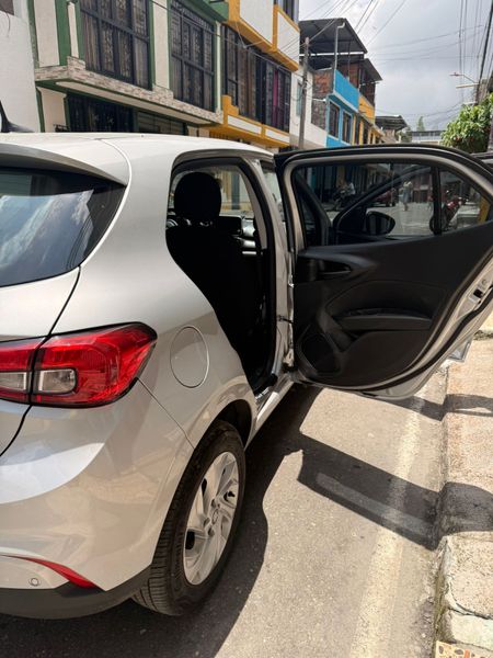 fiat argo drive 1.3l MT - imagen secundaria 2