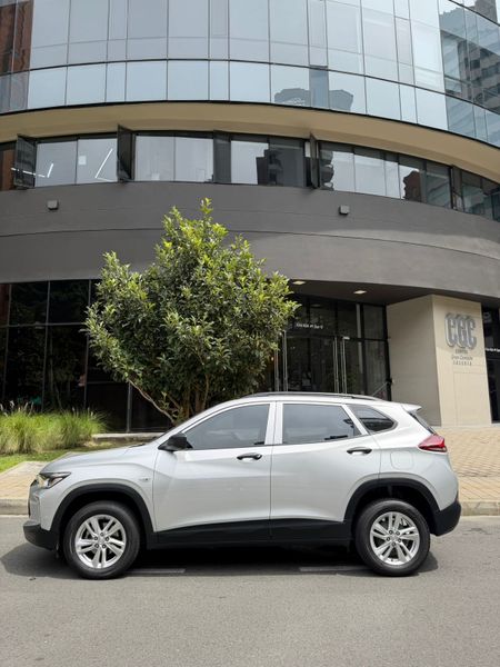 Chevrolet Tracker LS 1.2cc turbo - imagen secundaria 1