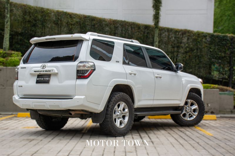TOYOTA 4RUNNER SR5 2024 - imagen secundaria 2