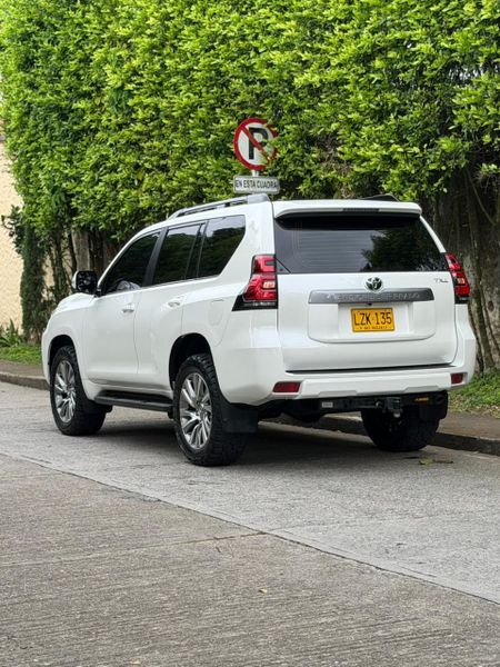 TOYOTA PRADO TXL  2023  2.8 DIESEL  4x4 - imagen secundaria 2