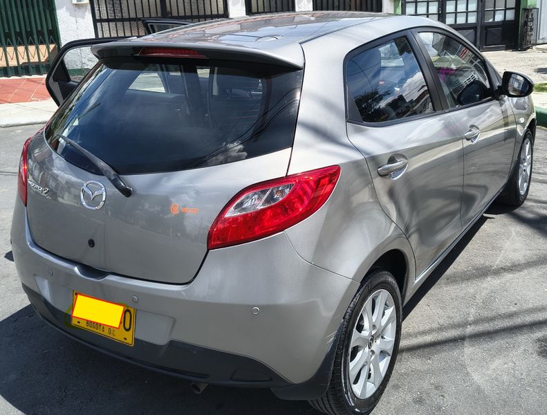 Mazda 2 2015 Mecánico  74 mil km  Excelente Estado  Bogotá - imagen secundaria 1