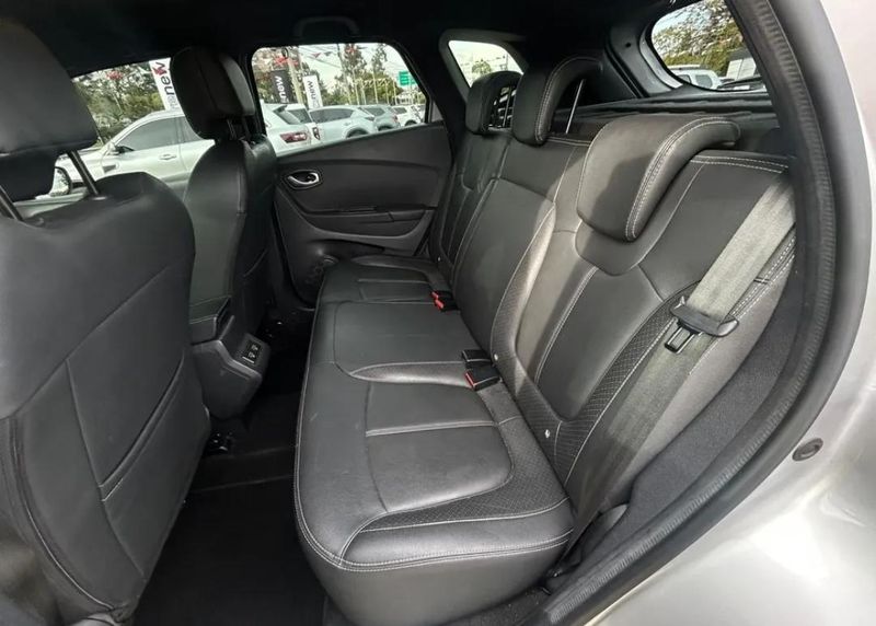 Renault Captur Iconic 2023 - imagen secundaria 2