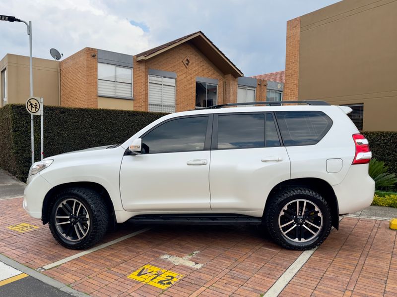 TOYOTA PRADO TXL 2017 - imagen secundaria 2
