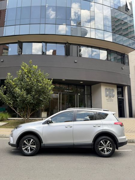 Toyota RAV4 Life 2.0cc - imagen secundaria 1