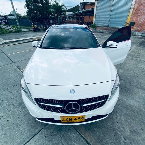 Mercedes-Benz A200 2015 - Paquete AMG - imagen secundaria 1