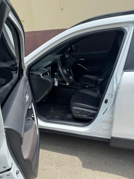 TOYOTA COROLLA CROSS SEG HÍBRIDA 2025 IMPECABLE - imagen secundaria 2