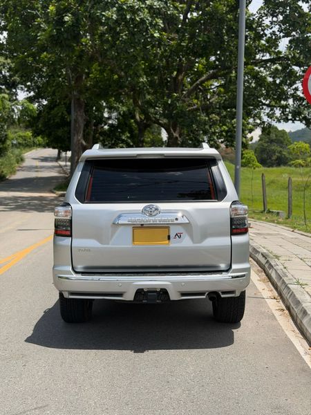 TOYOTA 4RUNNER LIMITED  2022  4.0  4x4 - imagen secundaria 2