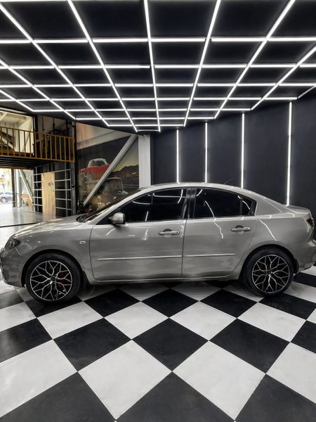 MAZDA 3 - imagen secundaria 2