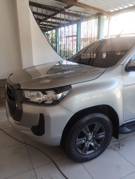 Toyota Hilux 2024 - imagen secundaria 1