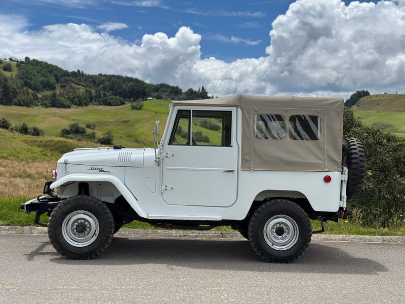 Toyota Fj40 modelo 1968 Motor 3.5 - imagen secundaria 1