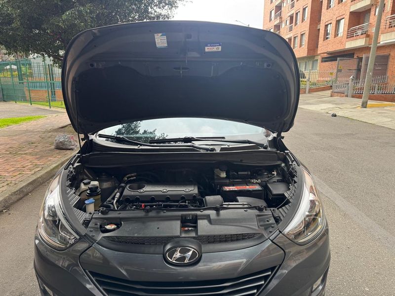 HYUNDAI TUCSON IX35 2.4 4X4 GLS - imagen secundaria 2