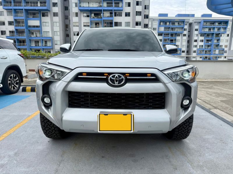 Toyota 4Runner SR5 2023 - imagen secundaria 2