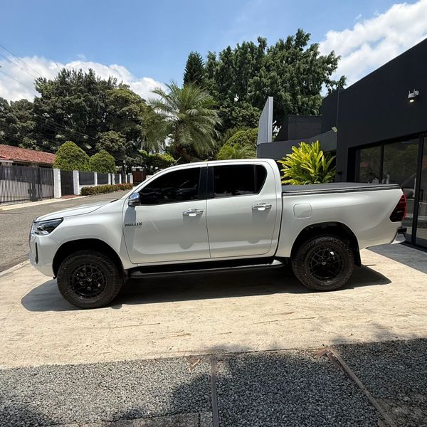 Toyota Hilux SRX 2023 Blindada - imagen secundaria 1