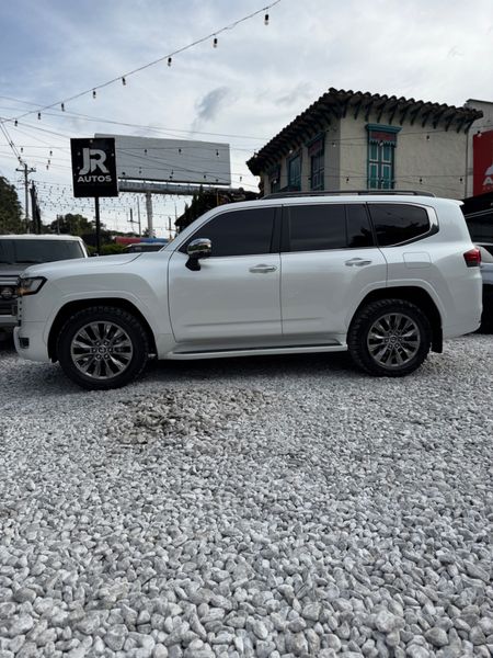 TOYOTA LAND CRUISER LC300 ZX 2023 - imagen secundaria 2