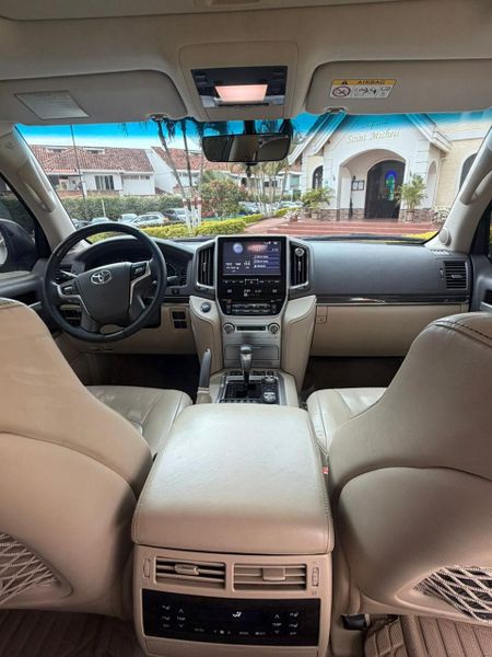 Toyota Sáhara LC200 Excalibur 2019 europea - imagen secundaria 1