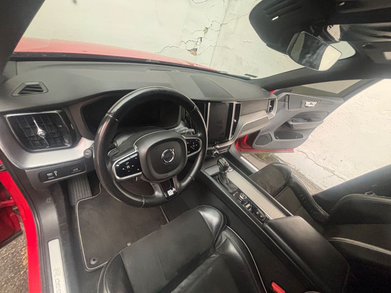 Volvo Xc60 R desing 2019 - imagen secundaria 2