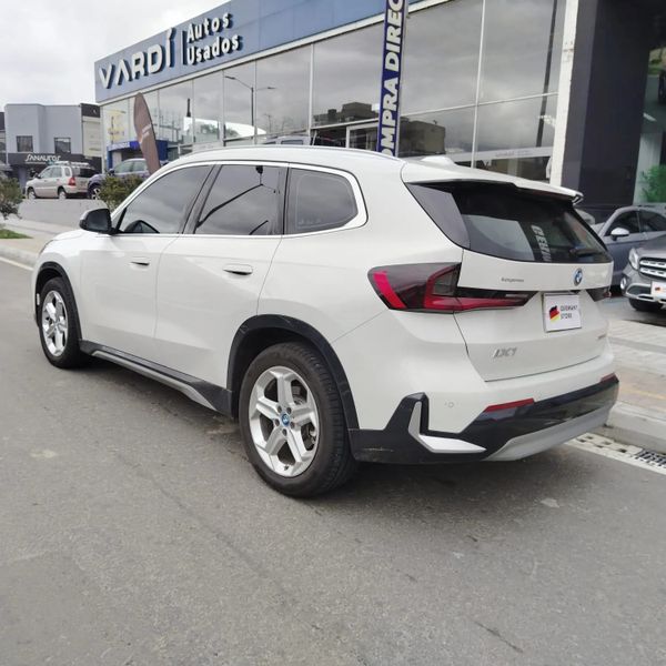 Bmw Ix1 Edrive20 Electrico 2024  8.300 km - imagen secundaria 2