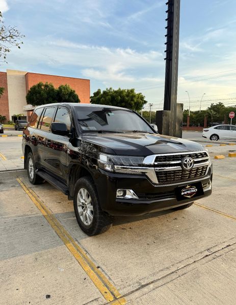 Toyota Lc 200 Sahara Blindada - imagen secundaria 1