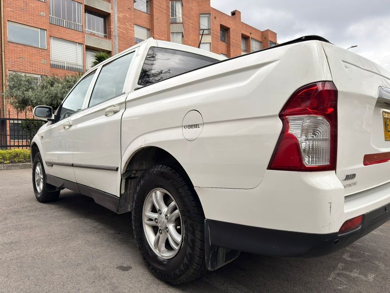 SANGYONG Actyon sports 2014  -  4x4 turbo diesel - imagen secundaria 2