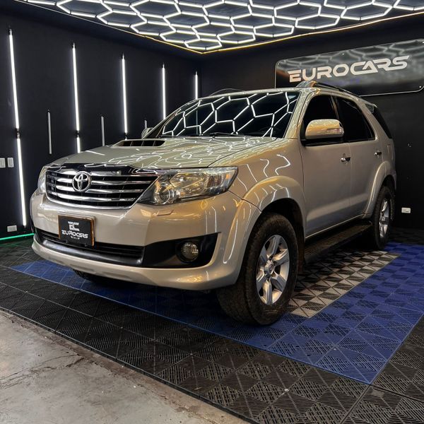 TOYOTA FORTUNER 3.0 DIESEL AUTOMATICA - imagen secundaria 1