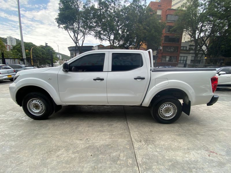 NISSAN FRONTIER 2024  2.5 MT 4X2 POCO KM - imagen secundaria 1
