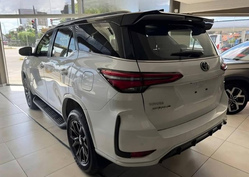 Toyota Fortuner GR 2026 - imagen secundaria 1