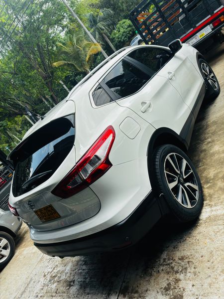 Nissan qashqai exclusive - imagen secundaria 1