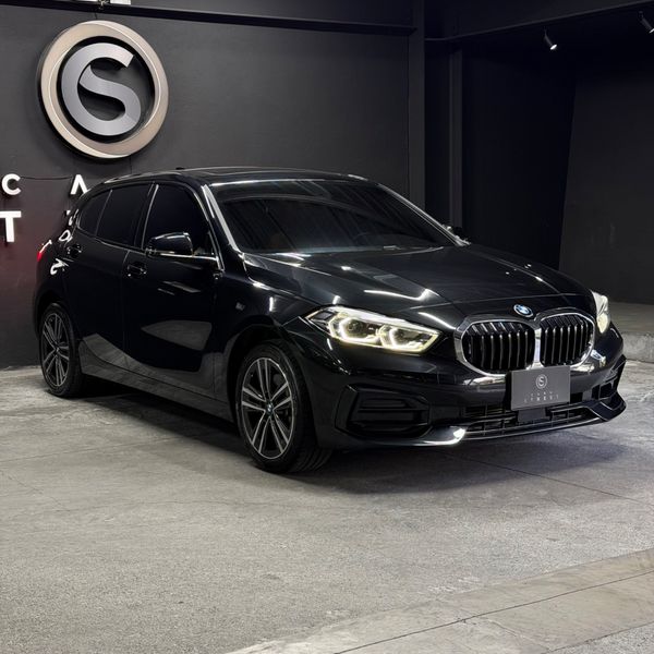 BMW 118i 2023 - imagen secundaria 2