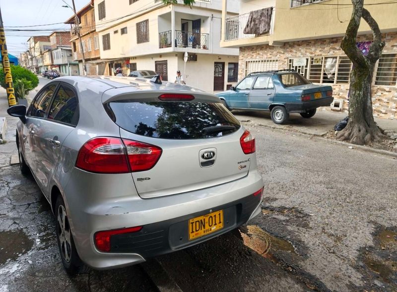 Kia Rio Ub Ex - imagen secundaria 2