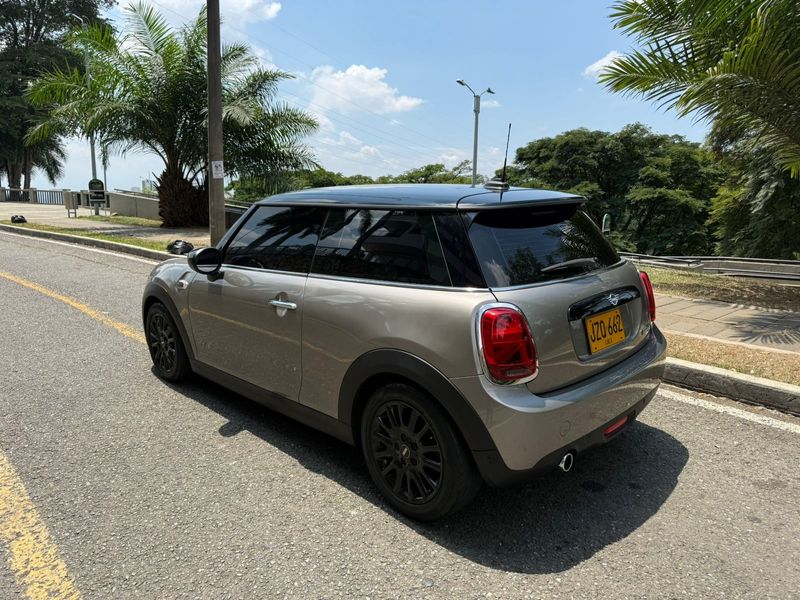 Mini Cooper modelo 2021 Automático - imagen secundaria 2