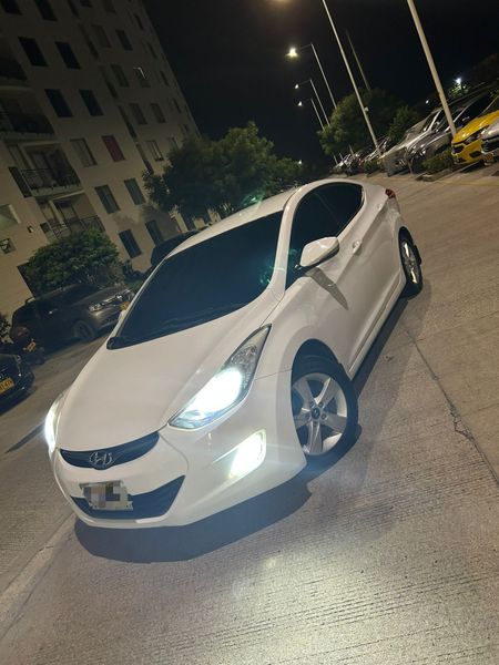 Hyundai Elantra GLS - imagen secundaria 2