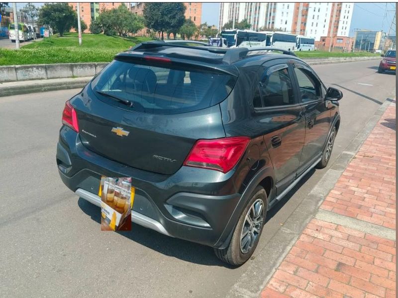Vendo Chevrolet Onix Activ 2018 - imagen secundaria 1